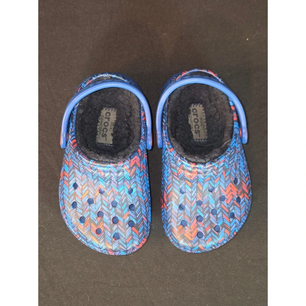 Crocs Lined Clogs Blue‎ Multi Chevron Pattern Kids Size 6 Cozy Winter